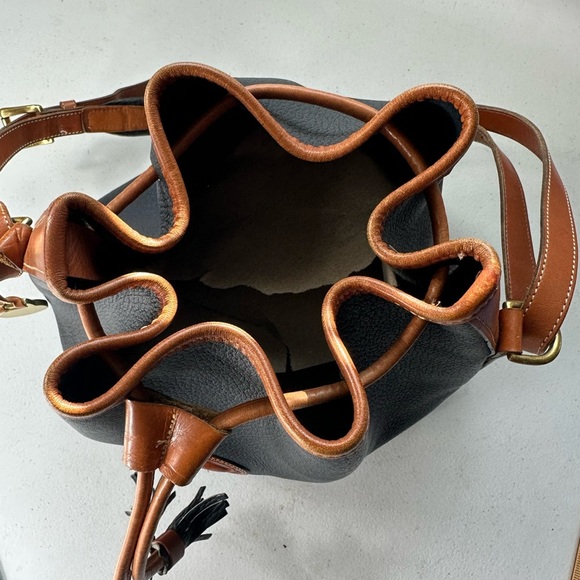 Dooney and Bourke Drawstring Vintage Drawstring Bucket Bag Leather Navy Blue - Picture 7 of 16